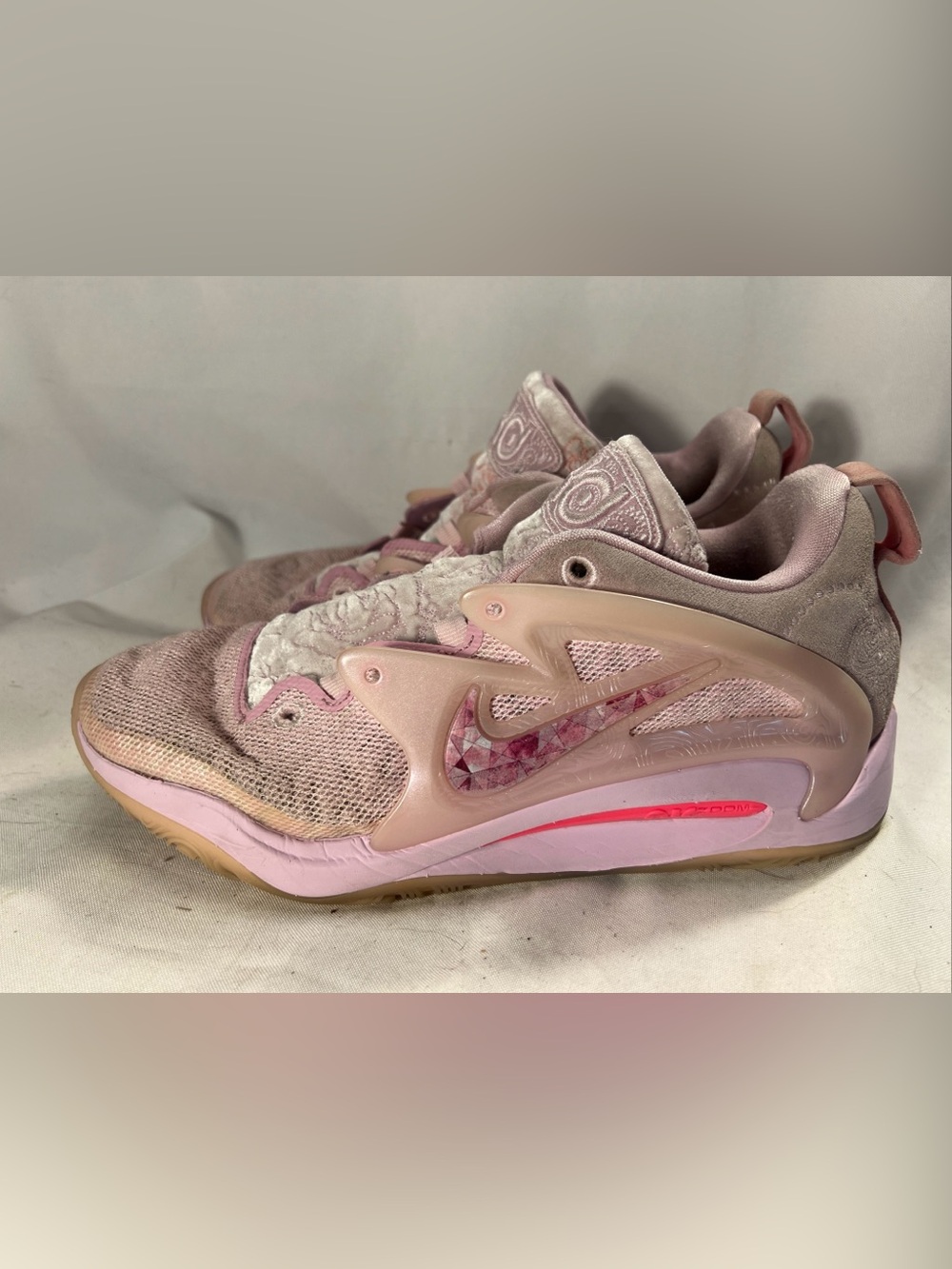 Nike KD 15 Pink Kevin Durant Aunt Pearl Men's Size 10 Sneakers DQ3852-600 KD